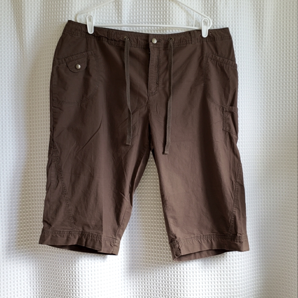 Avenue Women's cotton blend shorts